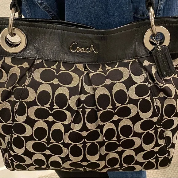 Coach Ashley Hippie Hobo Shoulder Bag - Jacquard- Excellent Condition - Picture 3 of 10